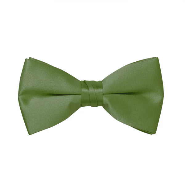 A classic clover green satin bow tie that delivers a perfect knot every time. Ideal for formal events, tuxedos, and dress occasions.